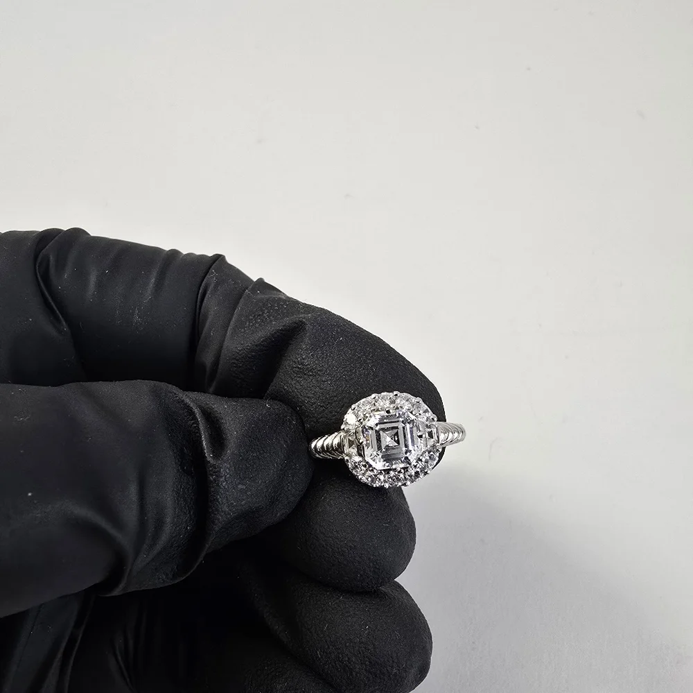 Watch Video / 14K Gold Assher Cut Solitaire Halo Ring